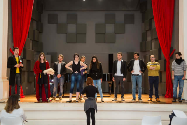 Trechos de óperas, concertos ao ar livre e apresentações de dança de graça na Praça das Artes Trechos de óperas, concertos ao ar livre e apresentações de dança de graça na Praça das Artes