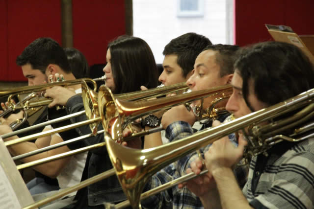 Trechos de óperas, concertos ao ar livre e apresentações de dança de graça na Praça das Artes Trechos de óperas, concertos ao ar livre e apresentações de dança de graça na Praça das Artes