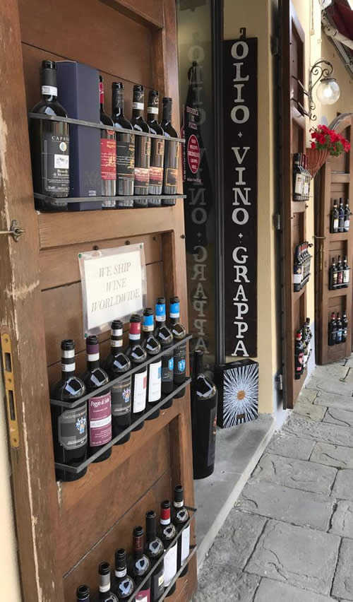 MONTALCINO - Província de Siena, Itália - A cidade do Famoso Vinho Brunello de Montalcino. Por: Zilda Brandao MONTALCINO - Província de Siena - Por: Zilda Brandao