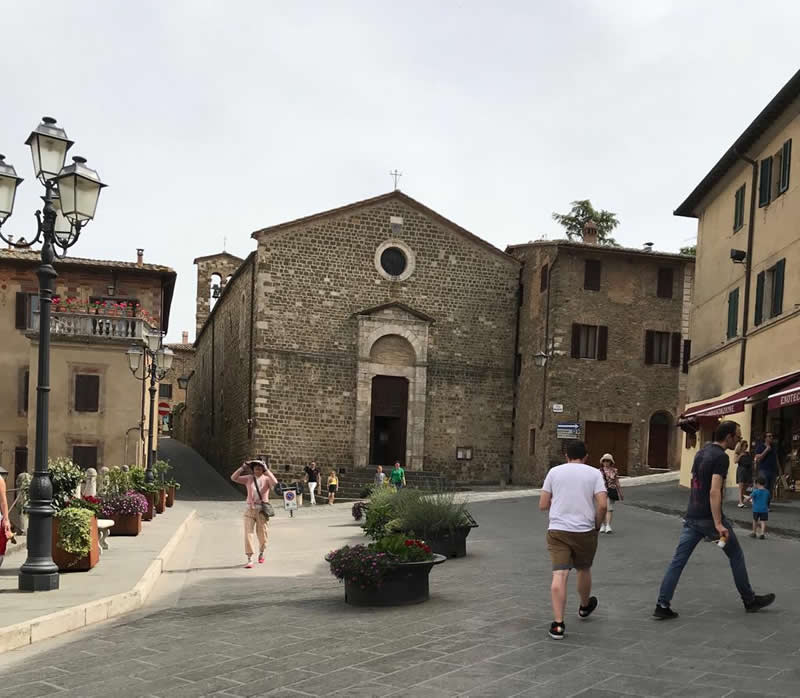 MONTALCINO - Província de Siena, Itália - A cidade do Famoso Vinho Brunello de Montalcino. Por: Zilda Brandao MONTALCINO - Província de Siena - Por: Zilda Brandao