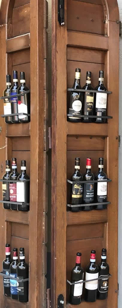 MONTALCINO - Província de Siena, Itália - A cidade do Famoso Vinho Brunello de Montalcino. Por: Zilda Brandao MONTALCINO - Província de Siena - Por: Zilda Brandao
