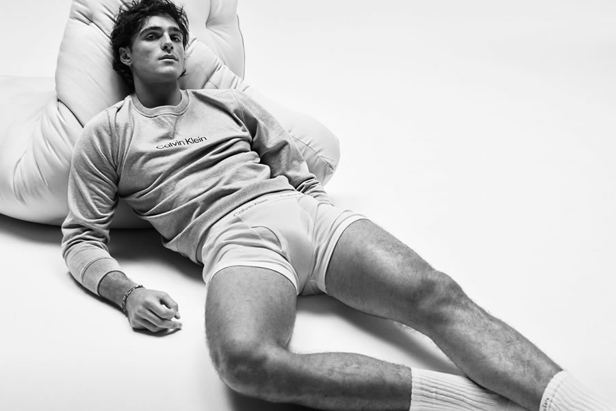 Blank Canvas: Calvin Klein apresenta nova campanha de Vero 2021 - Crditos de Calvin Klein SS21 Blank Canvas: Fotgrafo: Mario Sorrenti