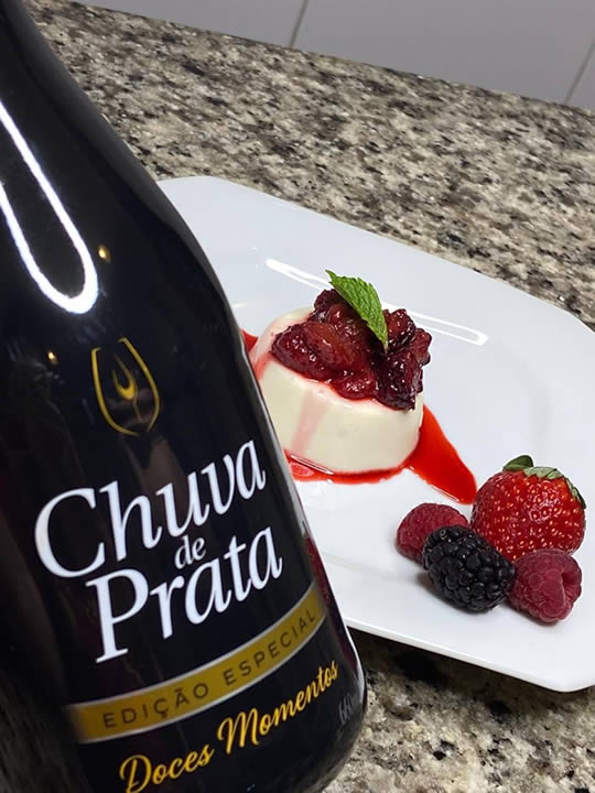 Panacota com Chuva de Prata para a Sobremesa da Ceia de Natal