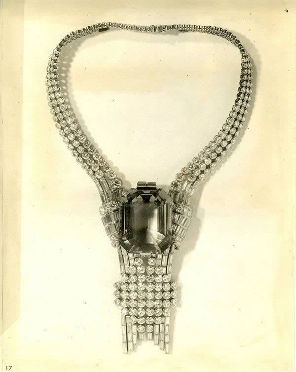 TIFFANY adquire diamante de 80 quilates para confeccionar uma joia inspirada no colar histórico da feira mundial de 1939