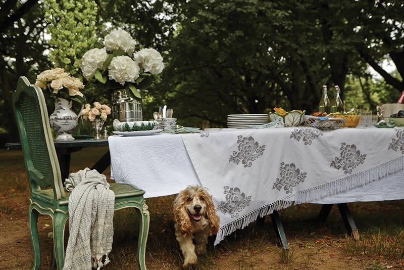 At Home, with Flowers - by Margot Shaw. The Peak of Chic ( thepeakofchic.blogspot.com ) At Home, with Flowers