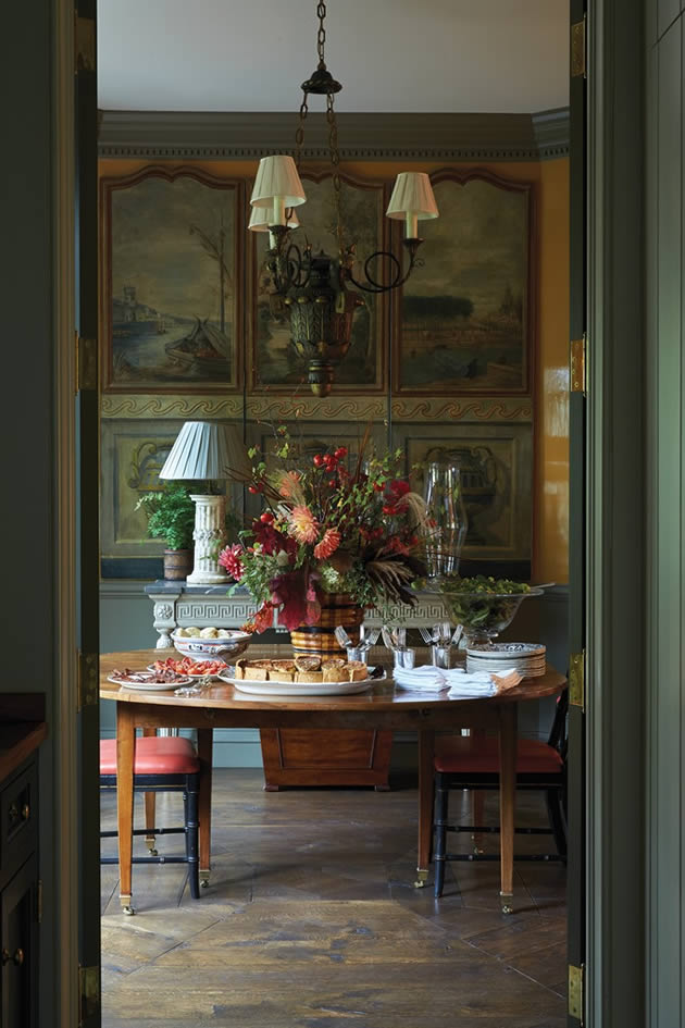 At Home, with Flowers - by Margot Shaw. The Peak of Chic ( thepeakofchic.blogspot.com ) At Home, with Flowers
